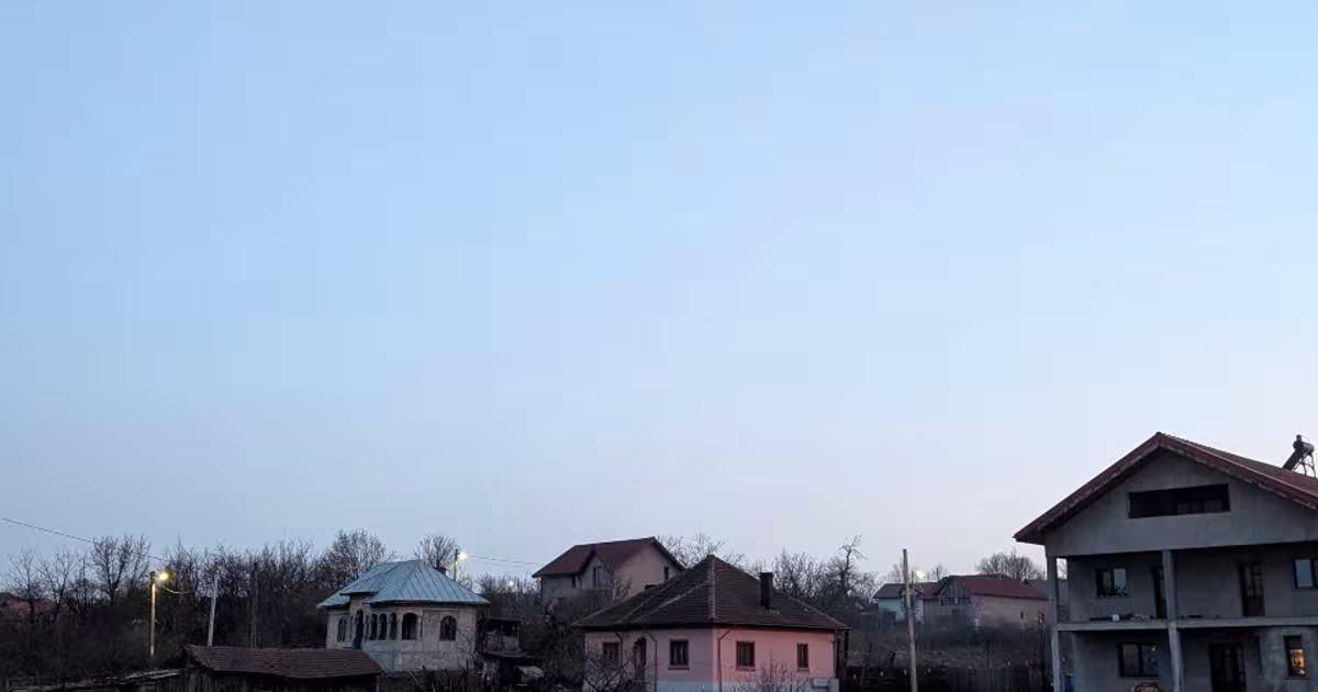 Casă individuală 90 mp cu 3 camere în zona Central, Turceni