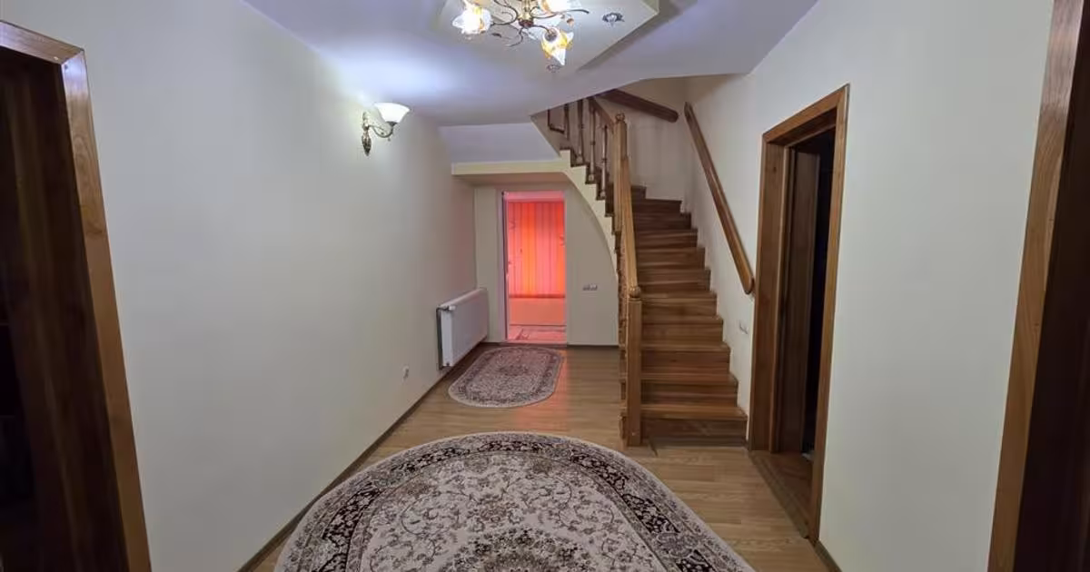 Casă individuală cu 11 camere în zona Central, Darabani