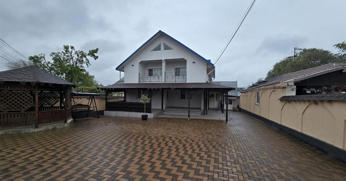 Casă individuală cu 11 camere în zona Central, Darabani