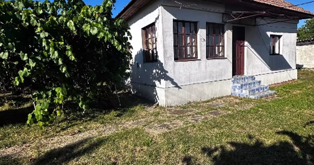 Casă individuală 1,000 mp cu 2 camere în Ciofrângeni