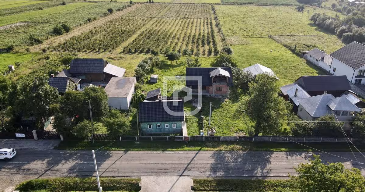 Casă individuală cu 4 camere în Clit