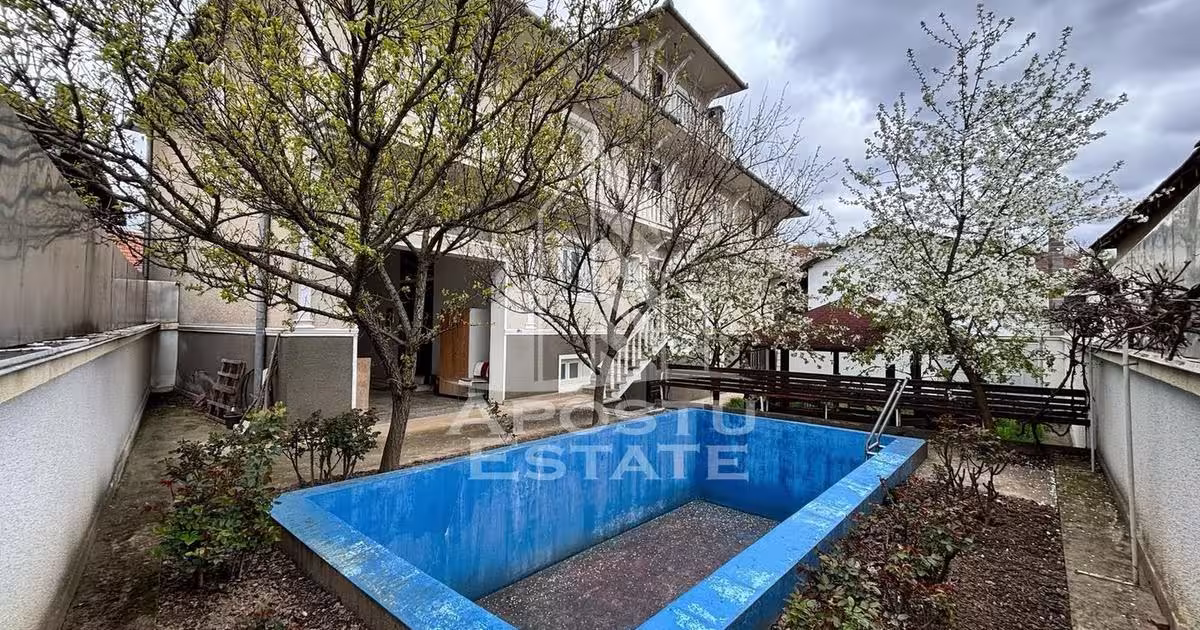 Casă individuală 520 mp cu 12 camere în Clocotici