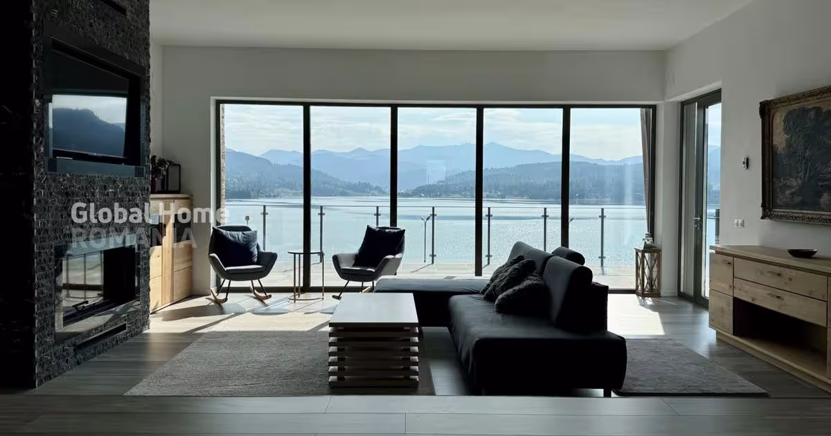 Casă individuală cu 10 camere în Colibița