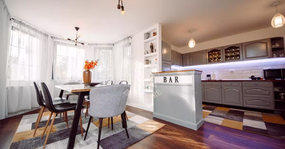 Casă individuală cu 7 camere în Colibița