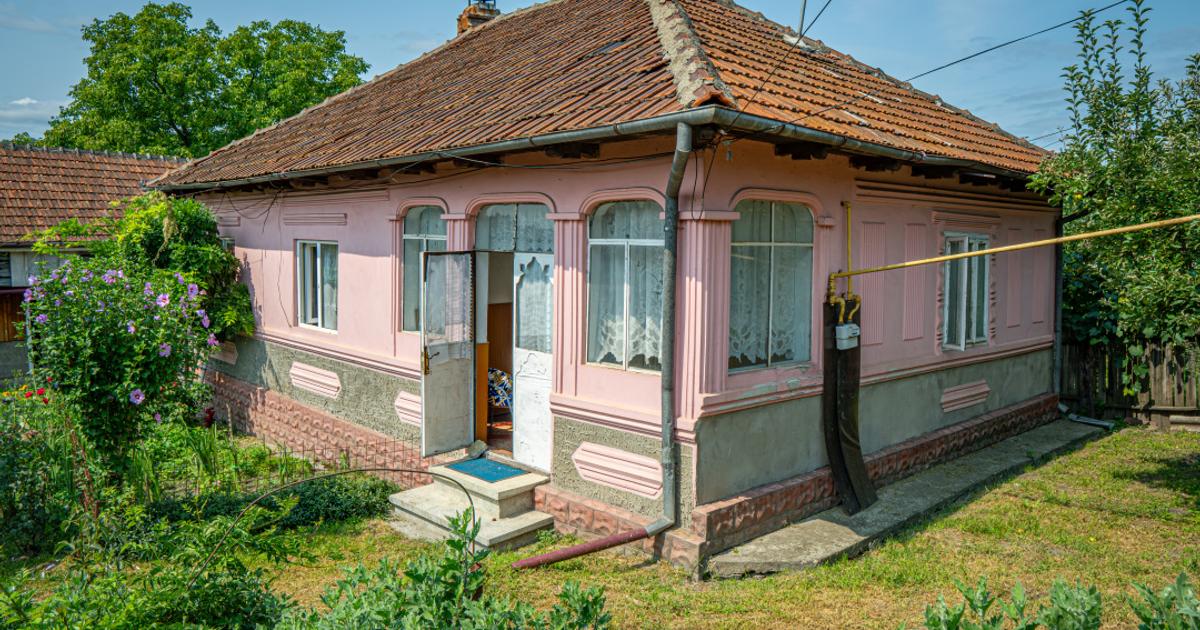 Casă individuală 90 mp cu 4 camere în Comănești