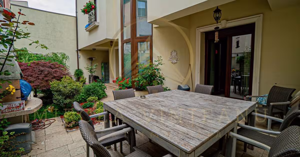 Casă individuală cu 11 camere în zona Tomis II, Constanța