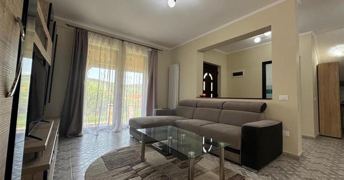 Casă individuală cu 6 camere în Corunca