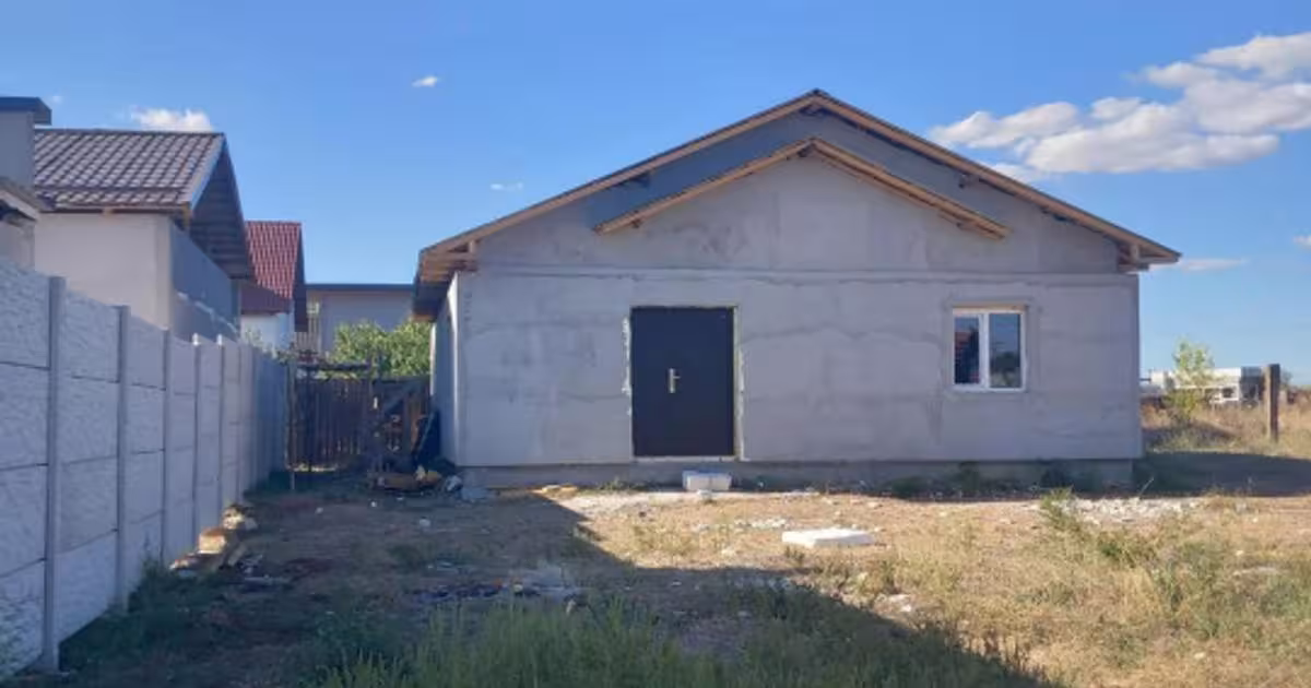 Casă individuală 90 mp cu 3 camere în Coșoveni