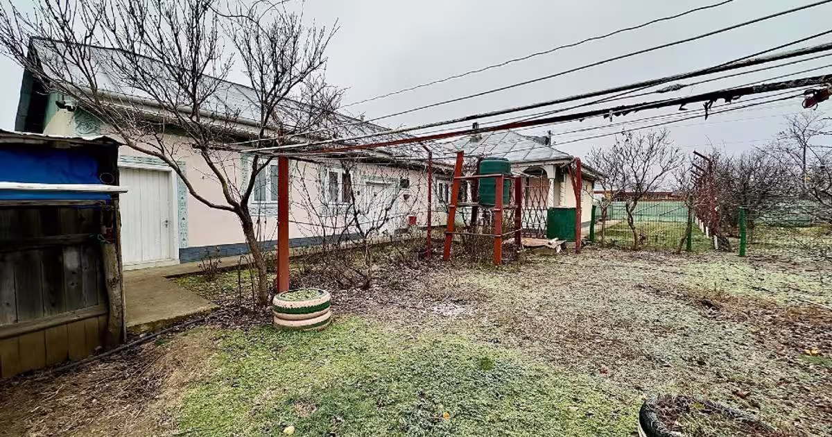 Casă individuală 200 mp cu 5 camere în Costache Negri