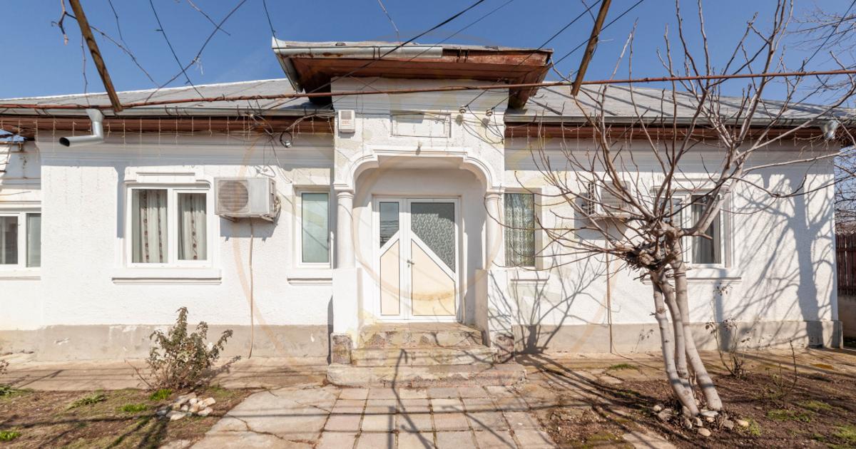 Casă individuală cu 5 camere în Costești