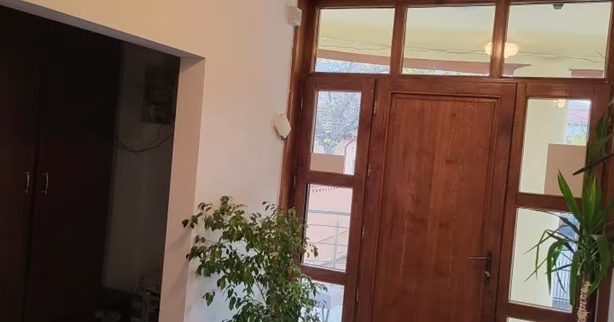 Casă individuală 400 mp cu 12 camere în zona Central, Craiova