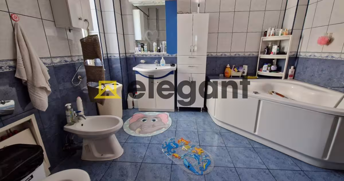 Casă individuală 590.16 mp cu 14 camere în zona Central, Craiova