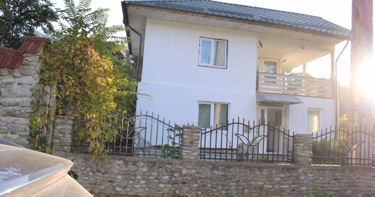 Casă individuală cu 4 camere în Crasna