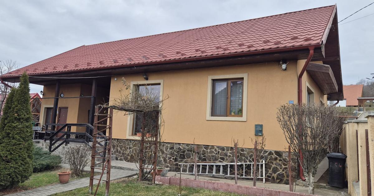 Casă individuală cu 3 camere în Curteni