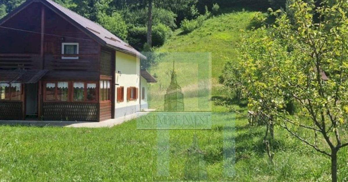 Casă individuală decomandat cu 4 camere în Dâmbovicioara