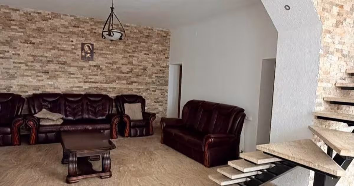 Casă individuală cu 8 camere în Diosig