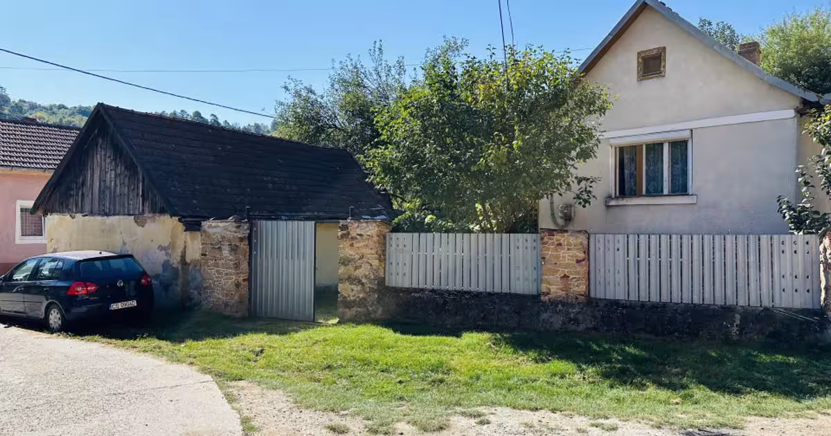 Casă individuală 60 mp cu 2 camere în Dognecea