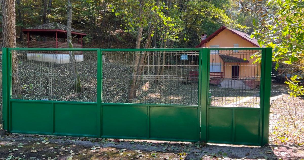 Casă individuală 128 mp cu 4 camere în Drăganu