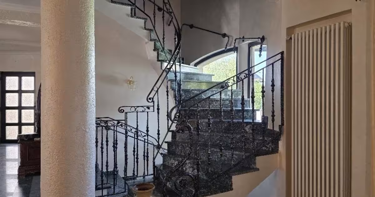 Casă individuală 360 mp cu 7 camere în Dumbrăvița