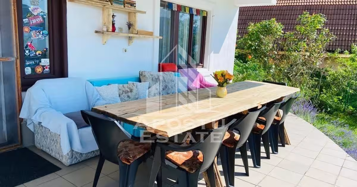 Casă individuală 280 mp cu 8 camere în Eșelnița