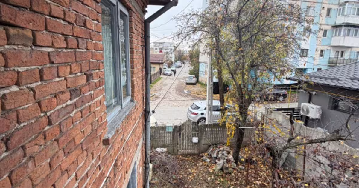 Casă individuală 70 mp cu 6 camere în zona Central, Filiași