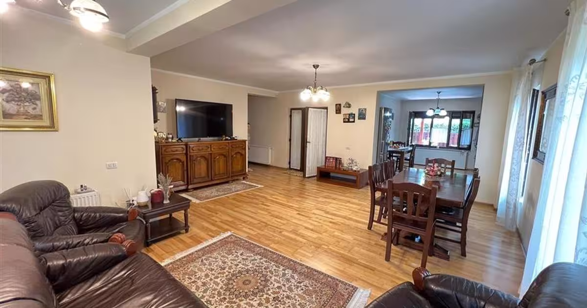 Casă individuală 245 mp cu 5 camere în zona Exterior Nord, Focșani