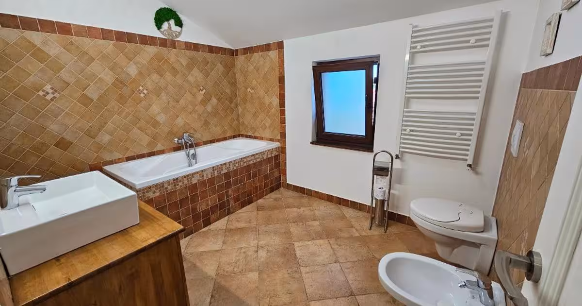 Casă individuală 200 mp cu 5 camere în zona Nord, Focșani