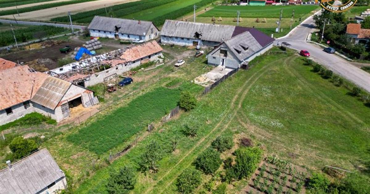 Casă individuală cu 5 camere în Fotoș