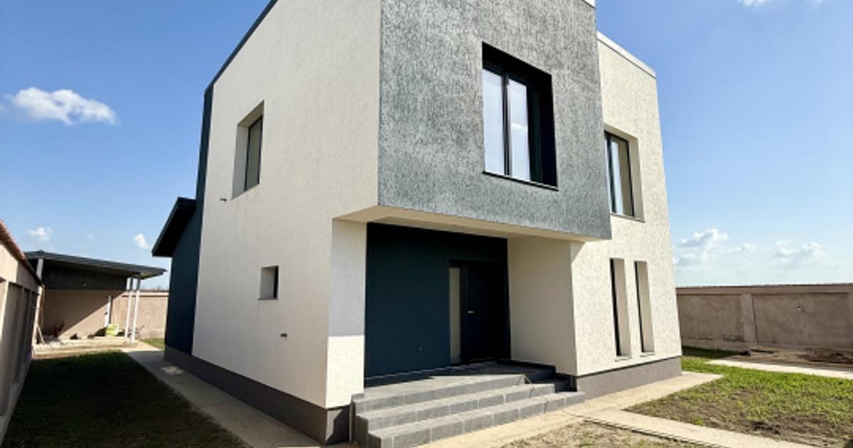 Casă individuală cu 4 camere în Frumușani