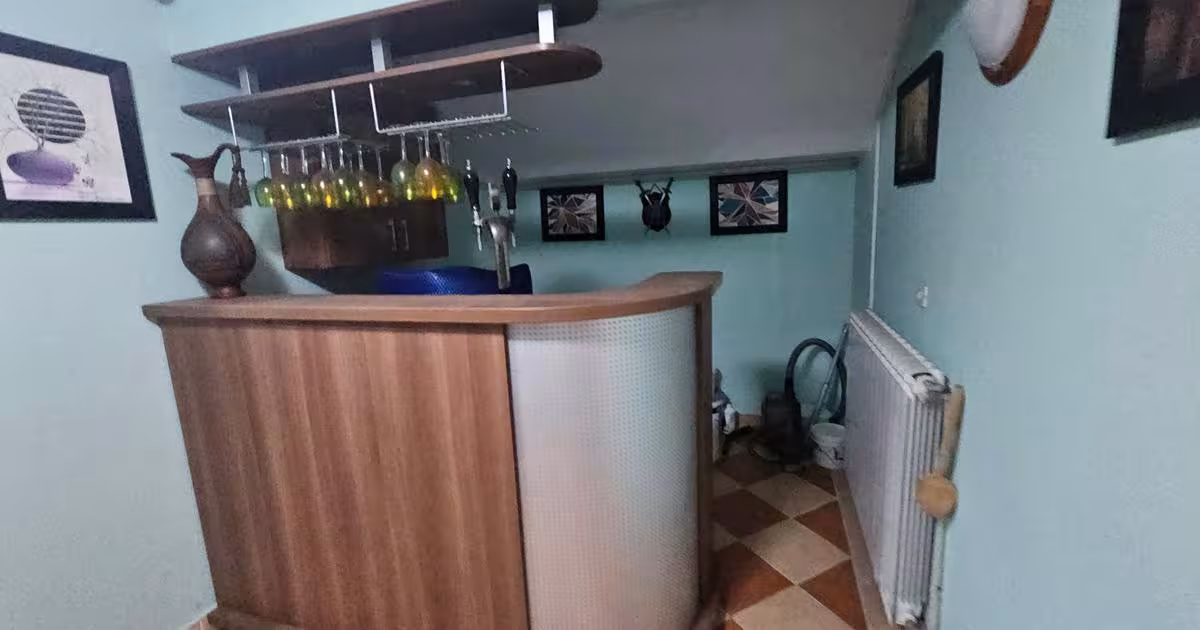 Casă individuală 400 mp cu 8 camere în Frumușani