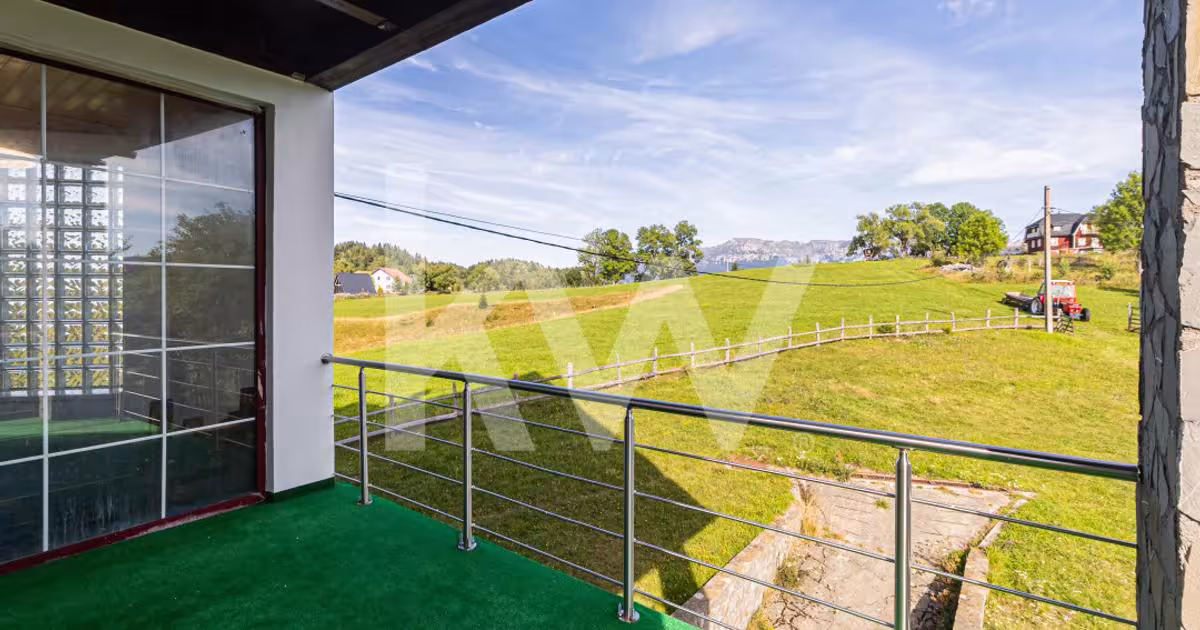 Casă individuală 265.32 mp cu 7 camere în Fundata