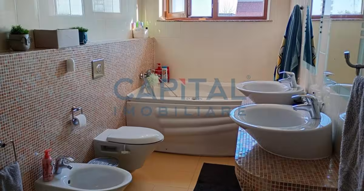 Casă individuală 240 mp cu 5 camere în zona Periferie, Galați