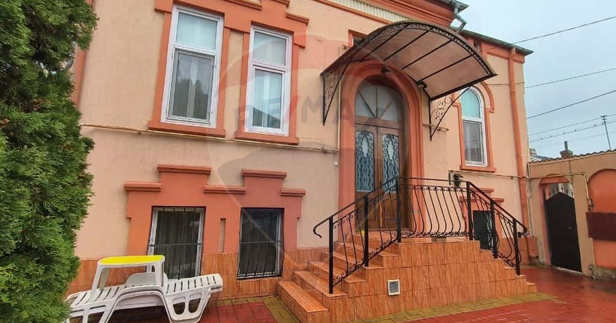 Casă individuală cu 6 camere în zona Piața Centrală, Galați