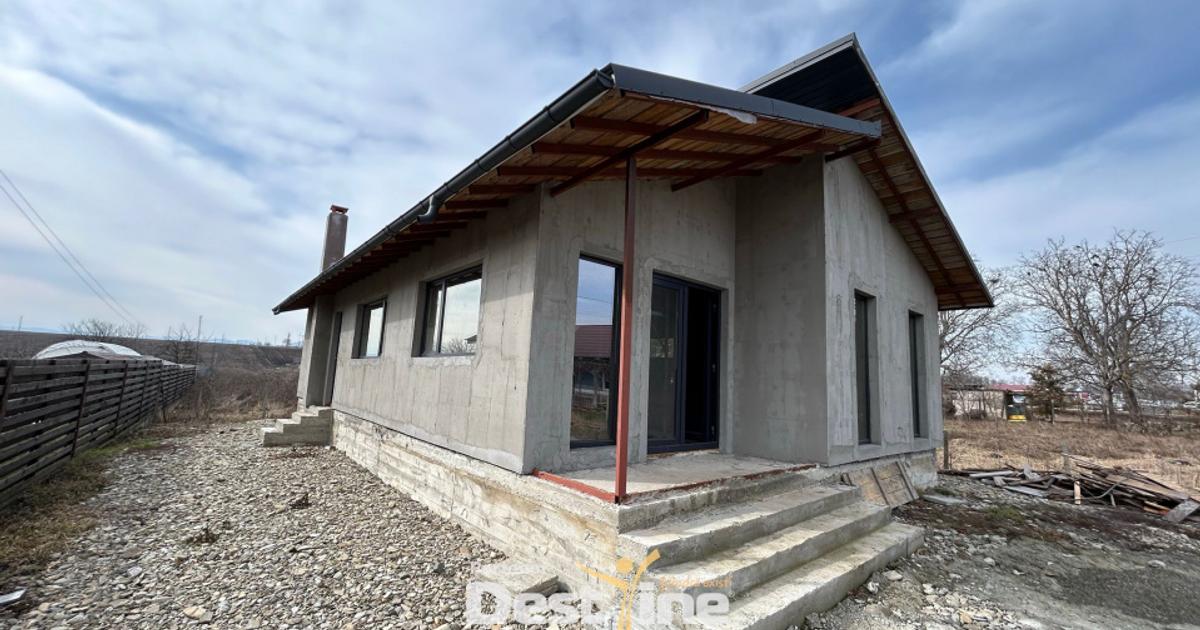 Casă individuală 95 mp cu 4 camere în Girov