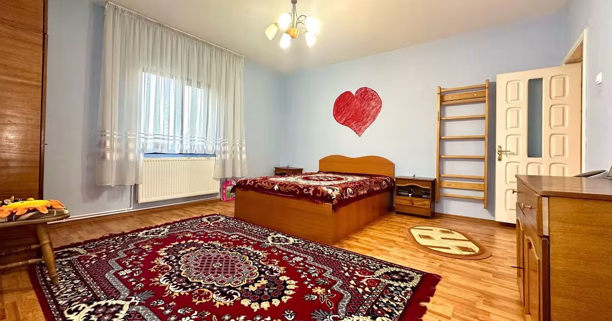 Casă individuală 230 mp cu 6 camere în zona Sud-Est, Giurgiu
