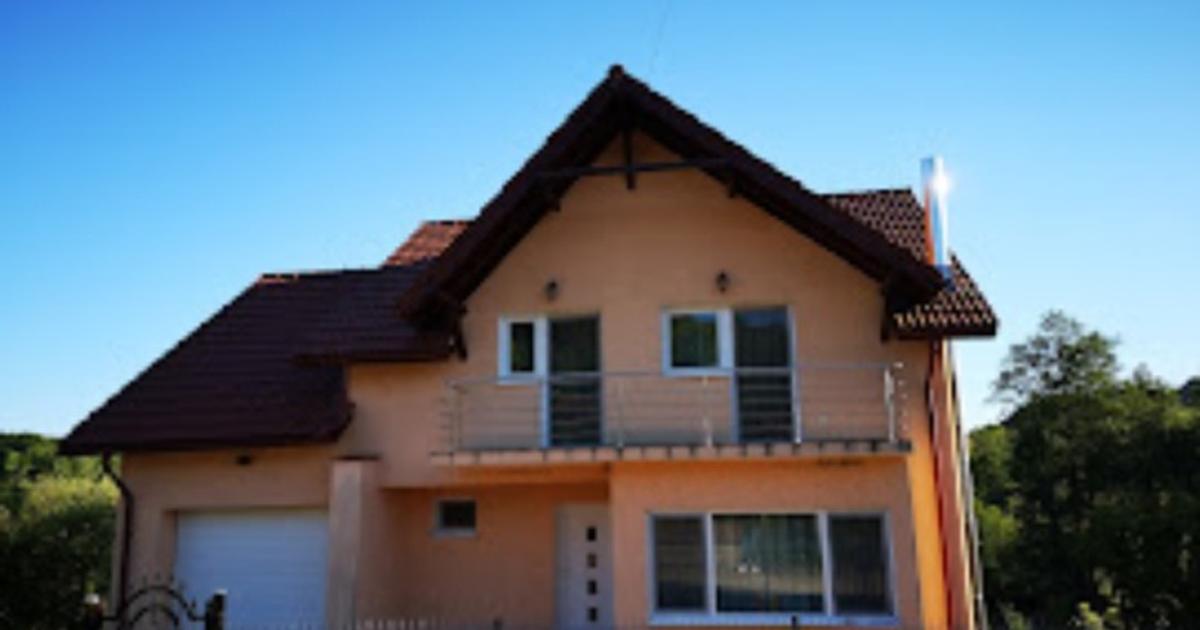 Casă individuală 250 mp cu 5 camere în Golești