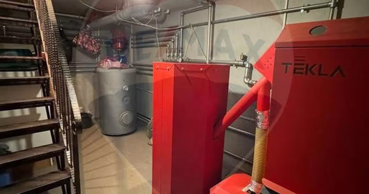 Casă individuală 240 mp cu 5 camere în Golești