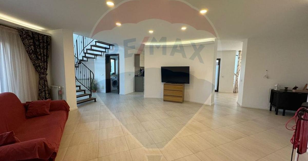 Casă individuală 240 mp cu 5 camere în Golești