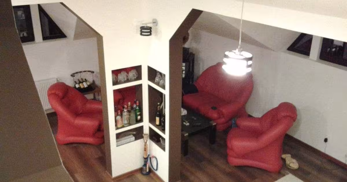 Casă individuală 600 mp cu 11 camere în Grecii de Jos