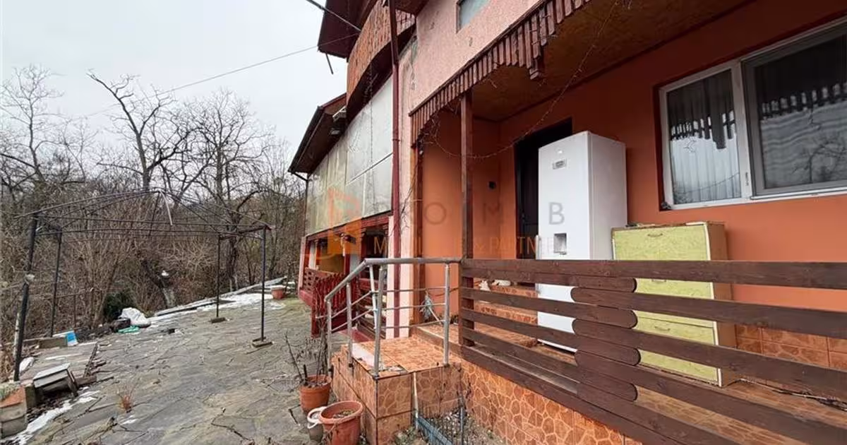 Casă individuală 100 mp cu 4 camere în Gura Teghii