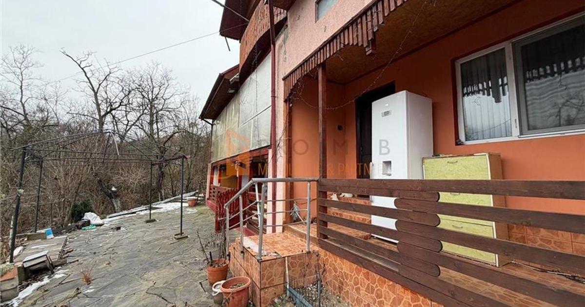 Casă individuală 100 mp cu 4 camere în Gura Teghii