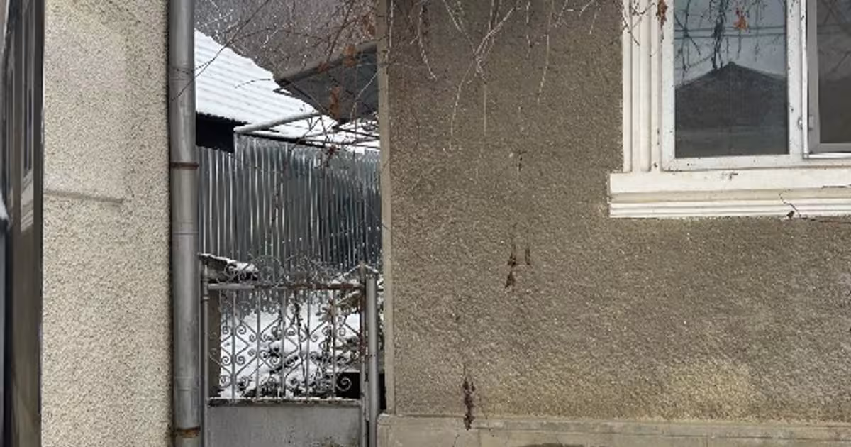 Casă individuală 350 mp cu 5 camere în Gura Văii