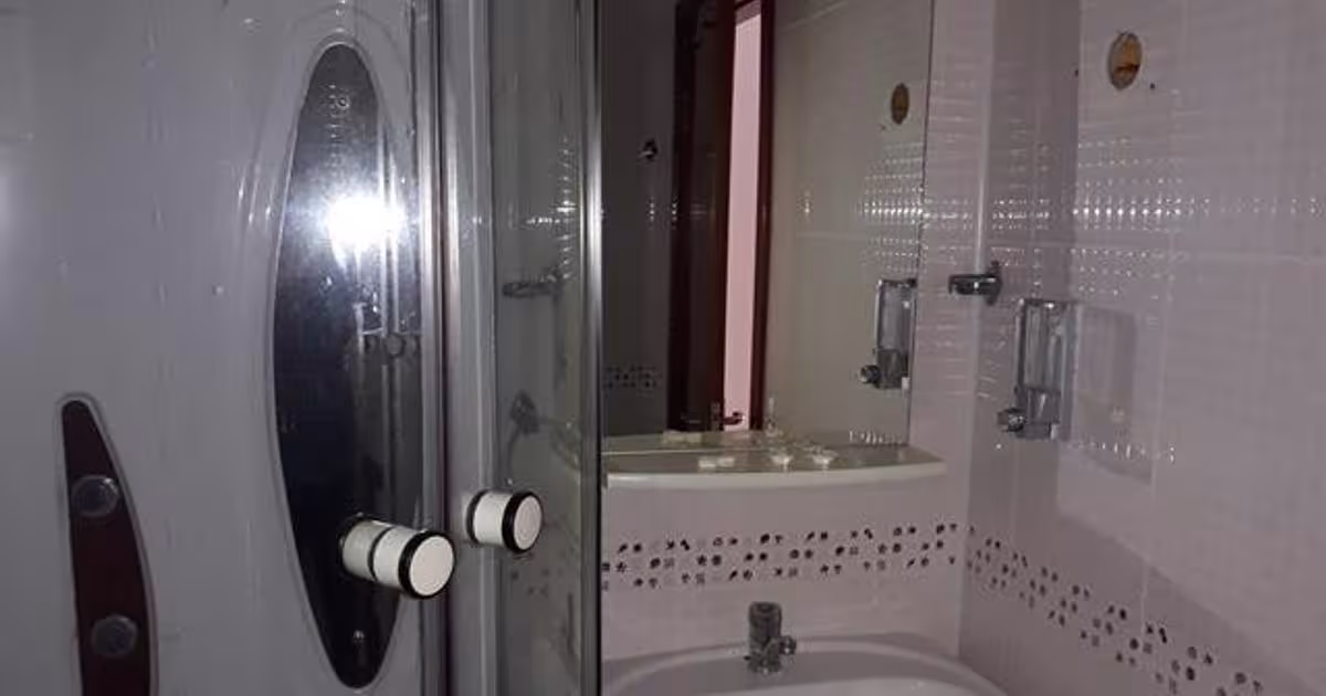 Casă individuală 1,040 mp cu 20 camere în zona Central, Horezu
