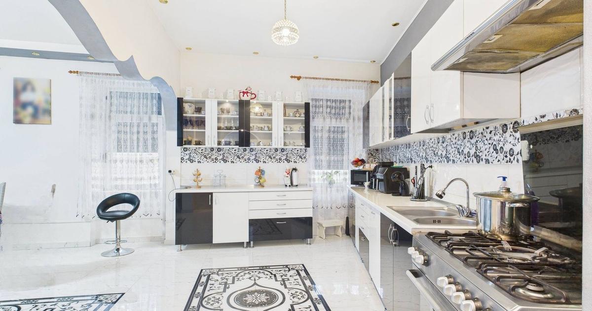 Casă individuală cu 5 camere în zona Central, Hunedoara