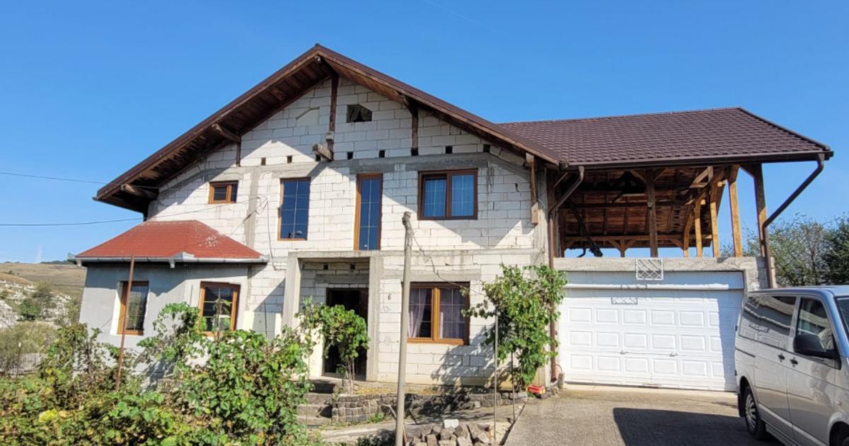 Casă individuală 220 mp cu 5 camere în zona Sud, Hunedoara
