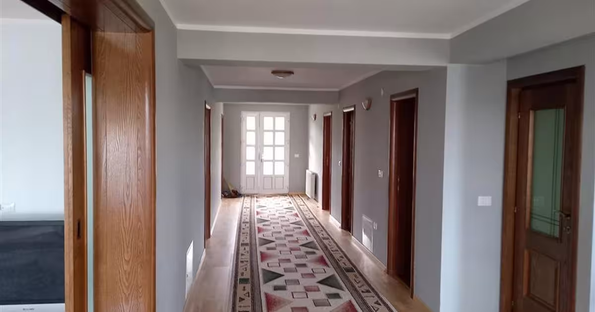 Casă individuală cu 8 camere în Ipotești