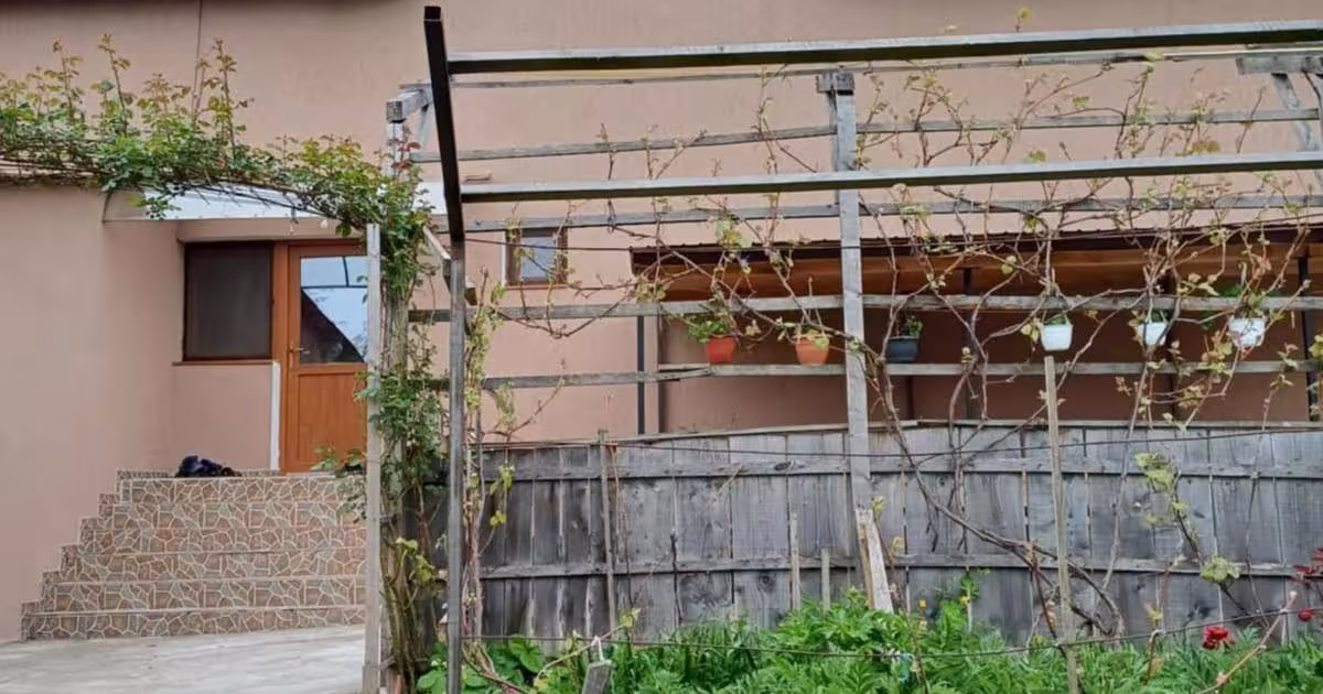 Casă individuală cu 5 camere în Ivănești