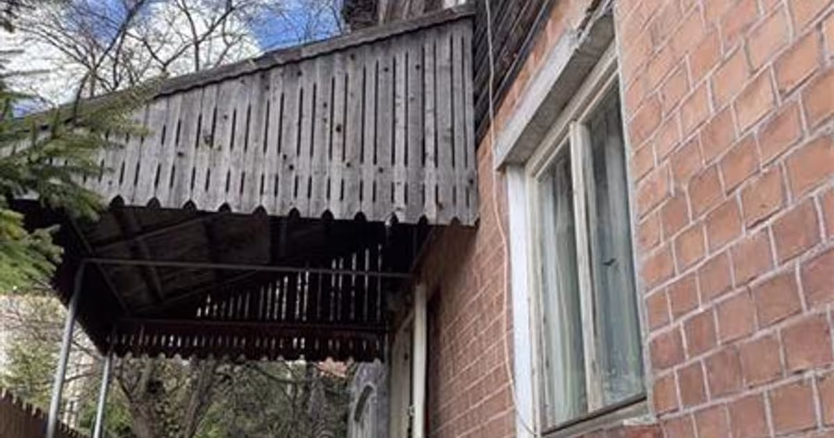 Casă individuală cu 10 camere în Izvoru Mureșului