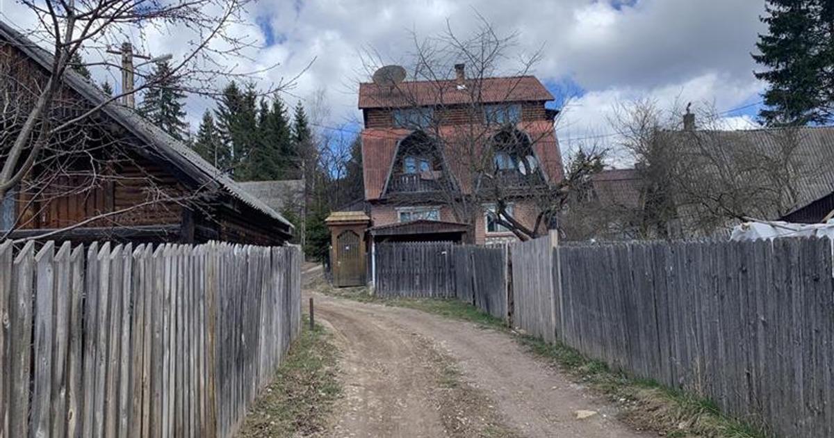 Casă individuală cu 10 camere în Izvoru Mureșului