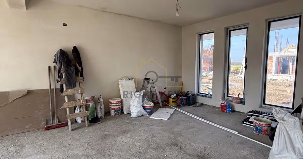 Casă individuală cu 4 camere în Joița